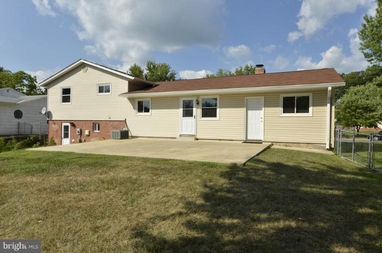223 West Ash Road Sterling, VA 20164 - Photo 26 of 27 Exterior (Rear)