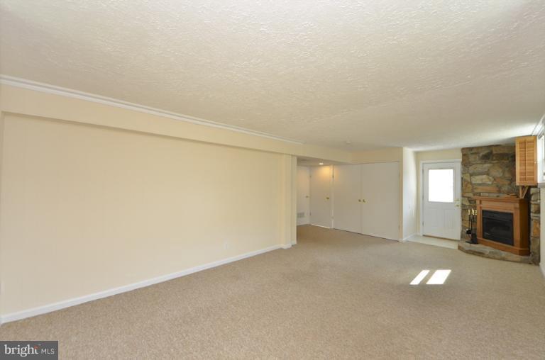 223 West Ash Road Sterling, VA 20164 - Photo 6 of 27 Rec Room