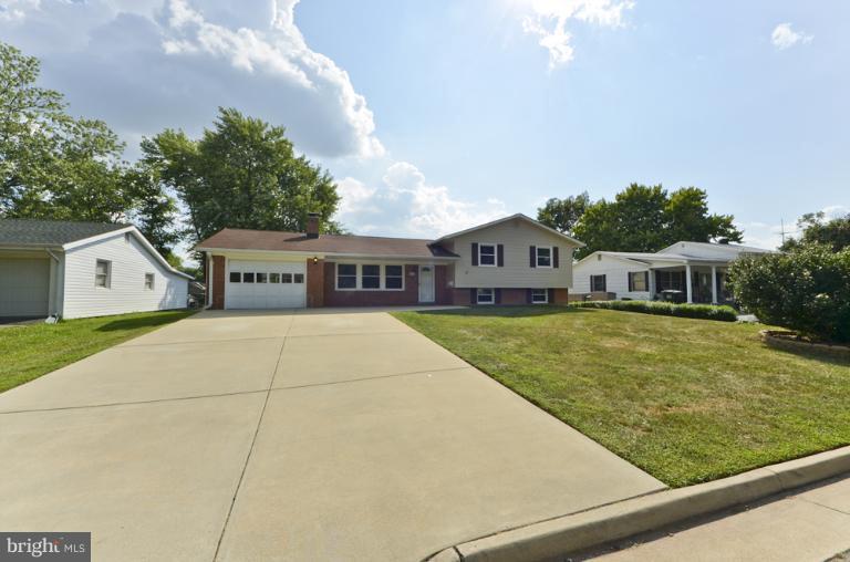 223 West Ash Road Sterling, VA 20164 - Photo 7 of 27 Exterior (Front)