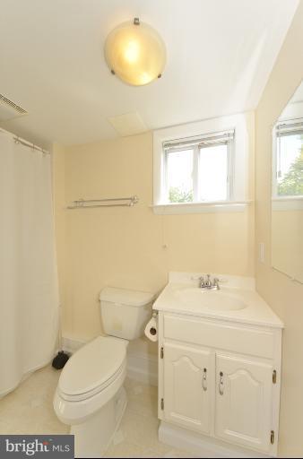 223 West Ash Road Sterling, VA 20164 - Photo 8 of 27 Bath