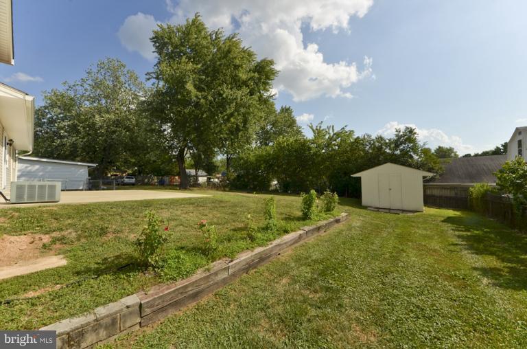 223 West Ash Road Sterling, VA 20164 - Photo 9 of 27 Exterior (General)