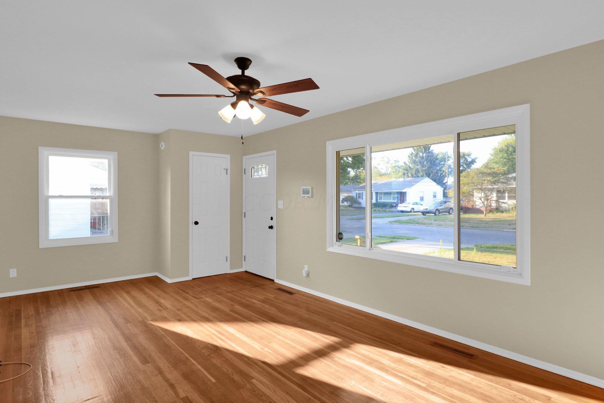 4531 Rodney Road Columbus, OH 43227 - Photo 6 of 36 Living Room