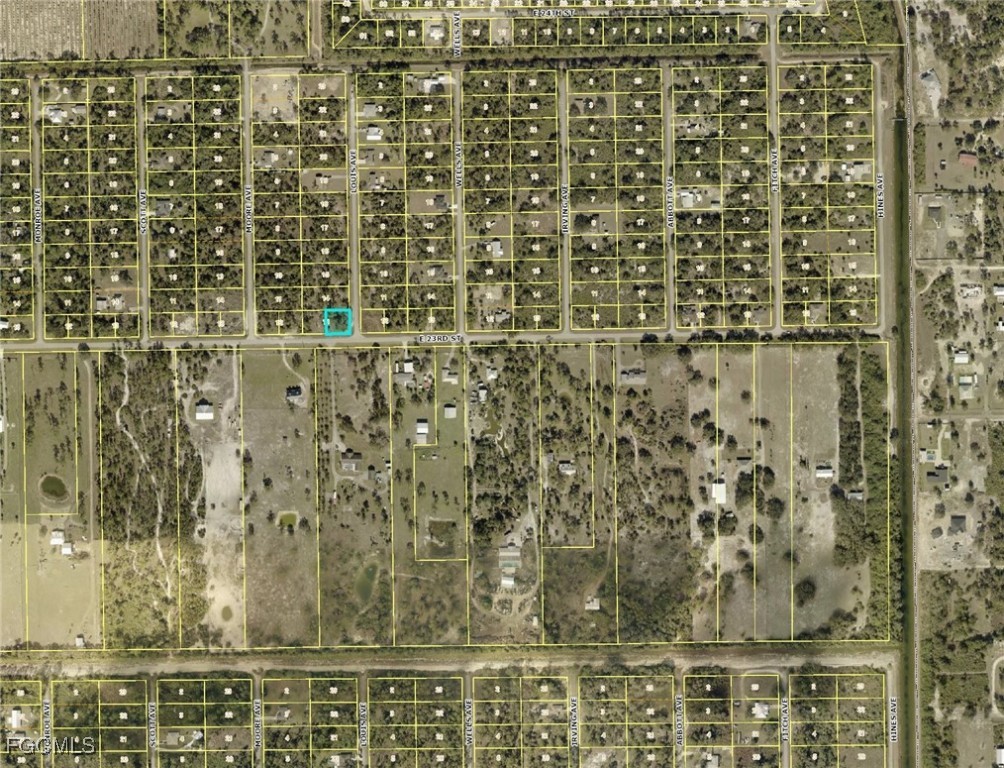 4007 East 23rd Street Alva, FL 33920 - Photo 4 of 5 a bathroom with a shower