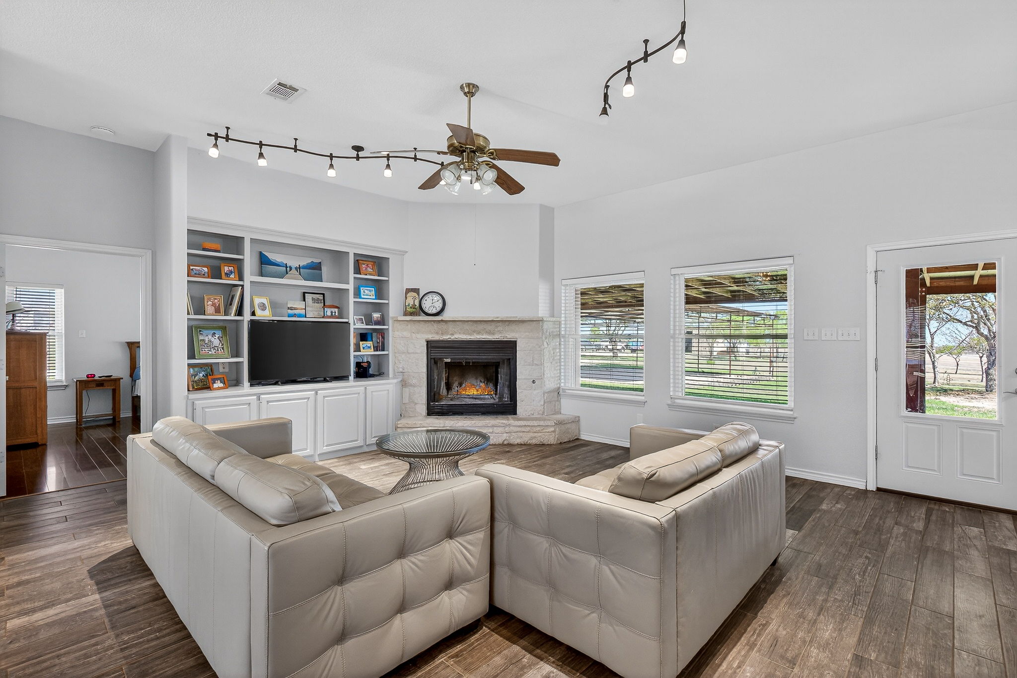 13639 Abrahamson Road Elgin, TX 78621 - Photo 11 of 30