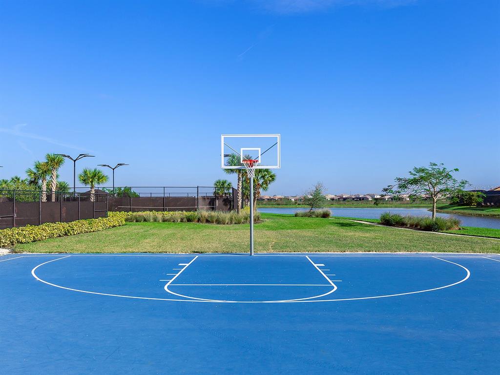 7857 Redonda Loop Lakewood Ranch, FL 34202 - Photo 38 of 51 a view of a basketball court