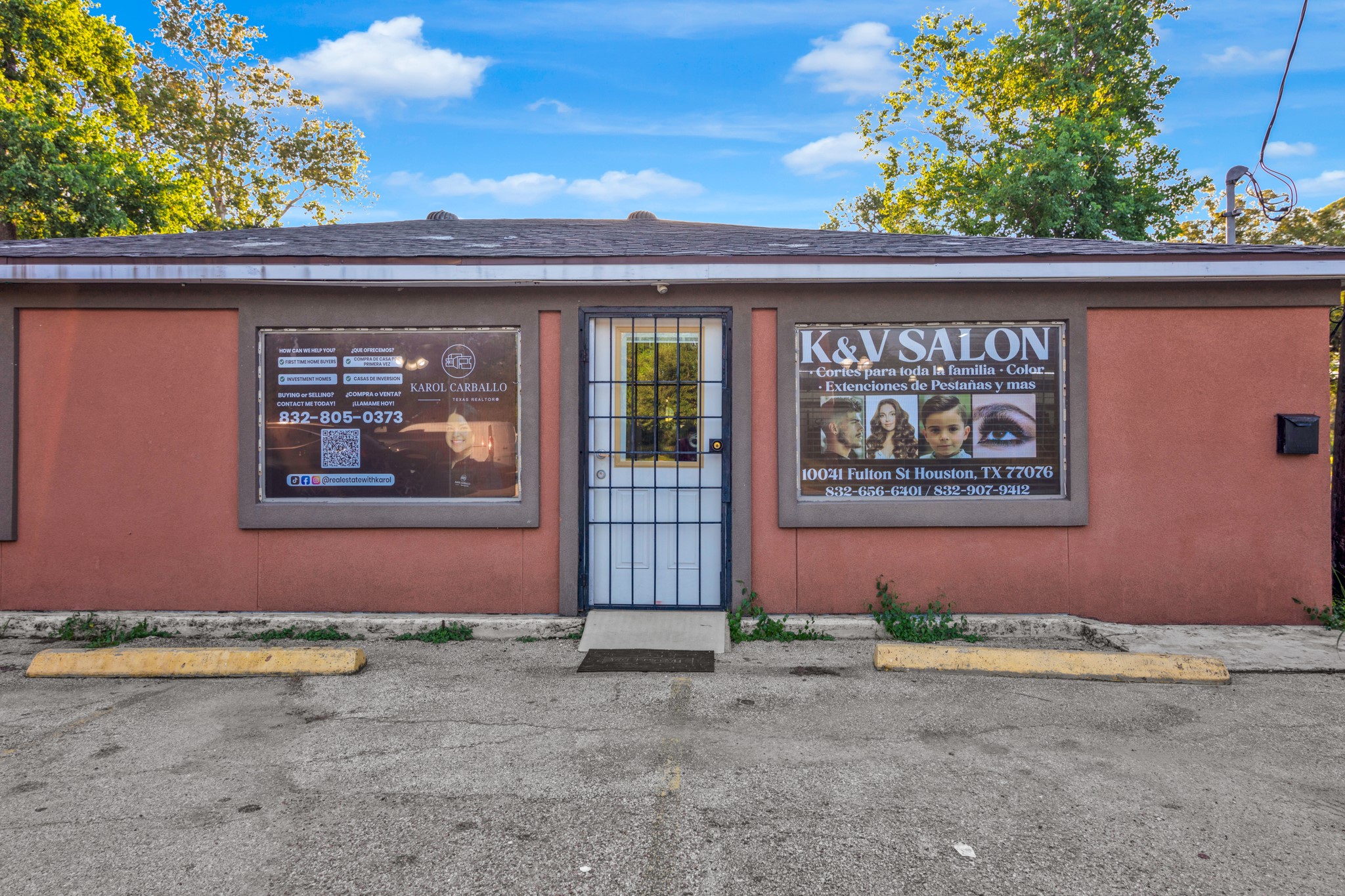 10041 Fulton Street Houston, TX 77076 - Photo 14 of 29 Beauty salon entry (Unit #1/Main unit).