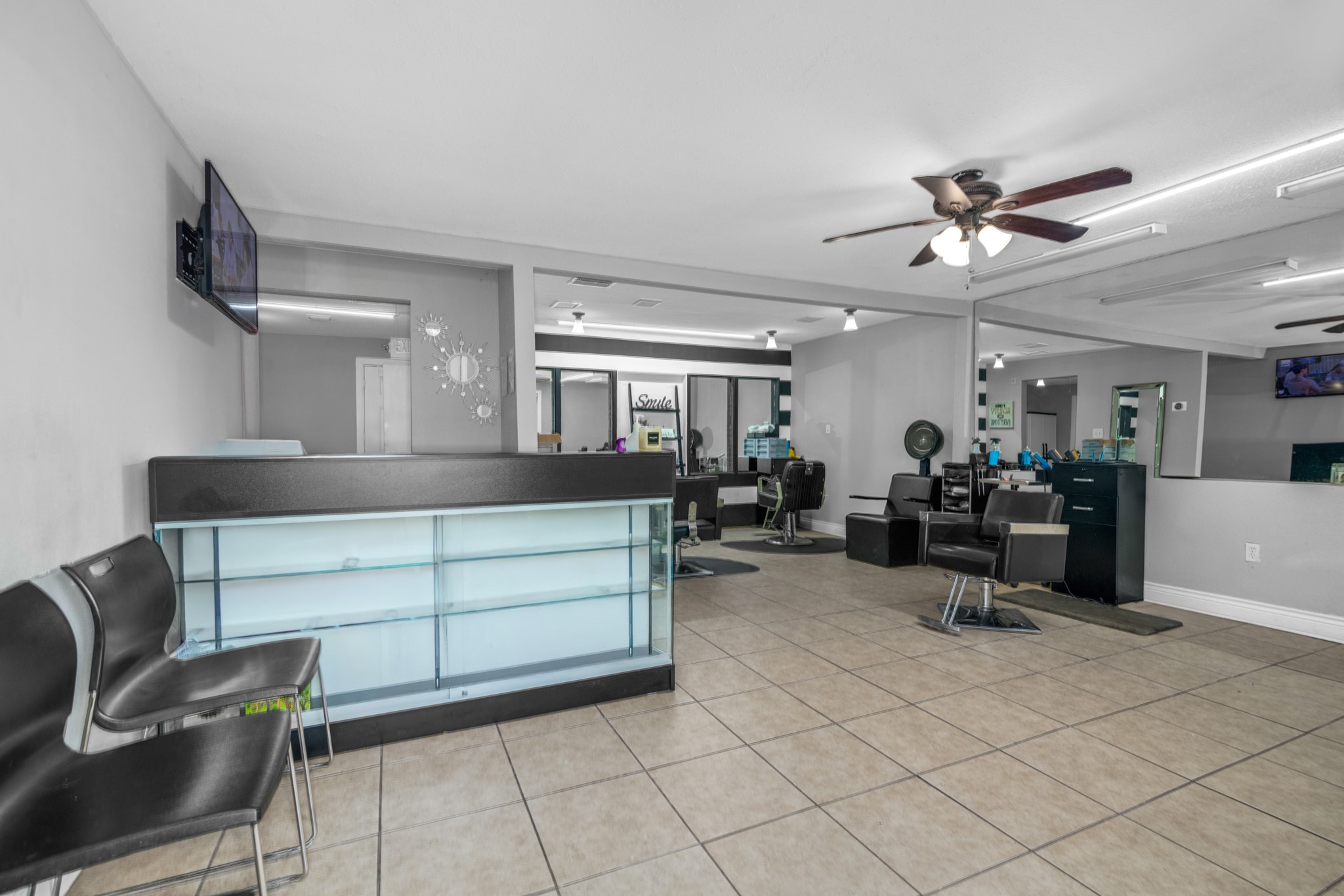 10041 Fulton Street Houston, TX 77076 - Photo 15 of 29 Entrance for beauty salon space (Unit #1).