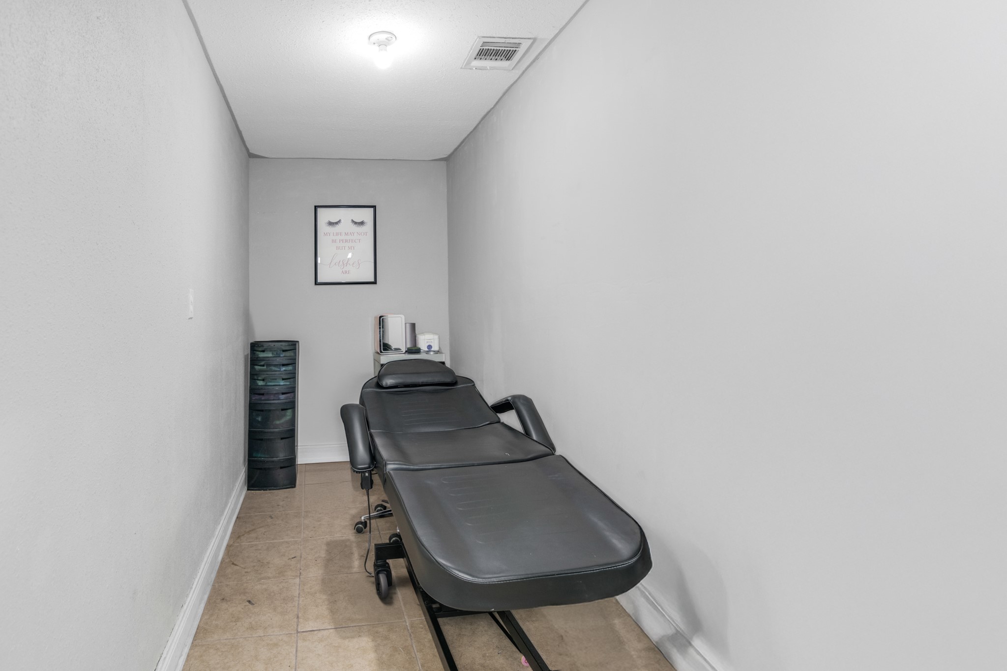 10041 Fulton Street Houston, TX 77076 - Photo 20 of 29 Private room in the back of beauty salon for lunch room or private suite (Unit #1).