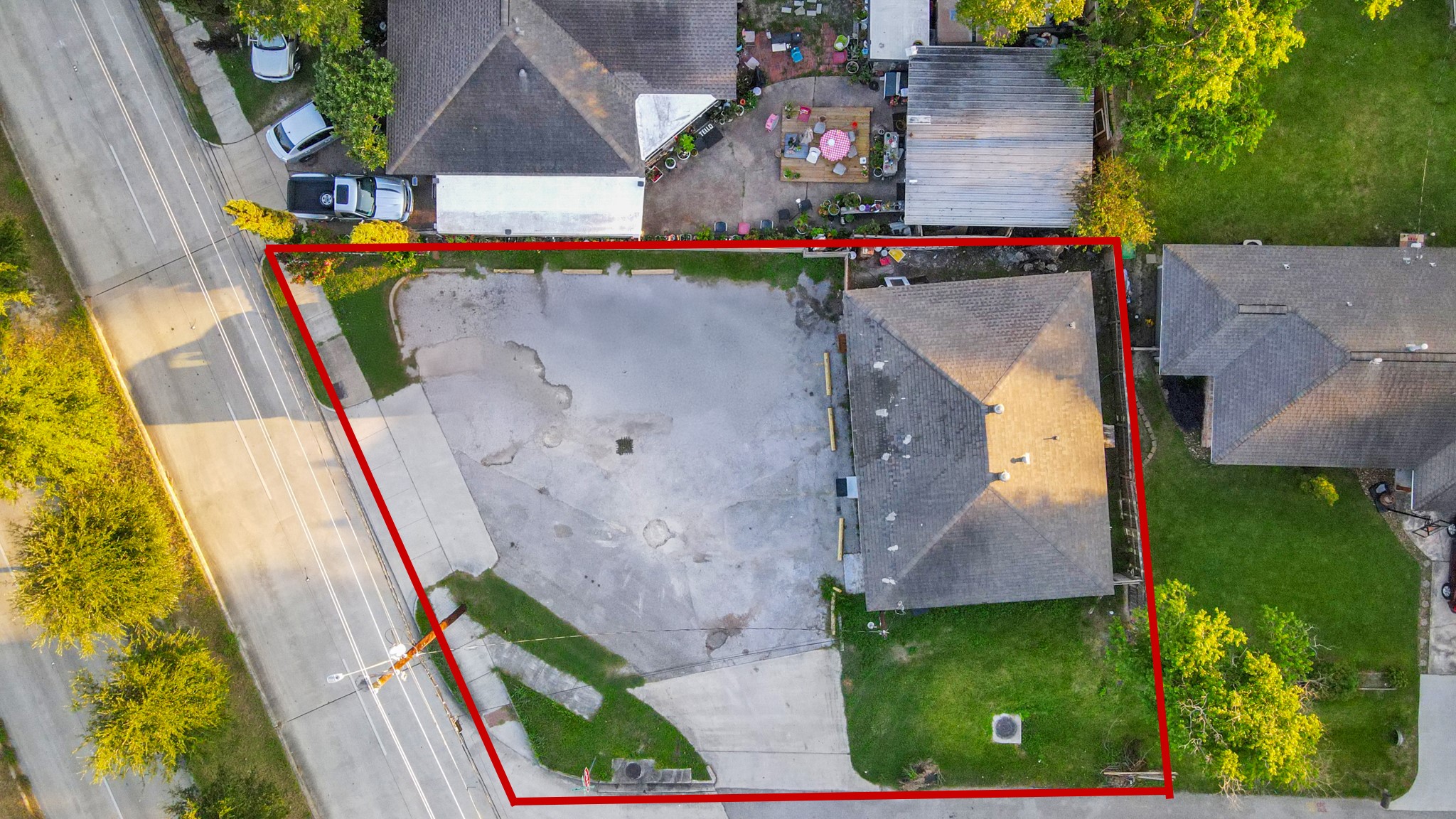 10041 Fulton Street Houston, TX 77076 - Photo 27 of 29 an aerial view of a house with a yard and a large tree