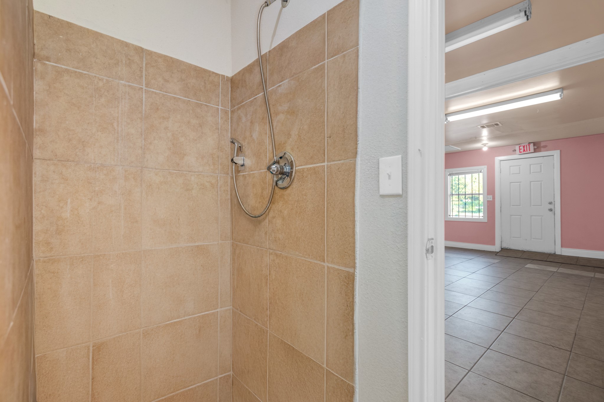10041 Fulton Street Houston, TX 77076 - Photo 7 of 29 a bathroom with a shower