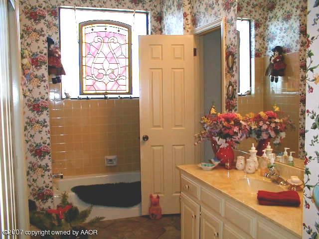 4106 Stony Point Amarillo, TX 79121 - Photo 10 of 13 Full Bath