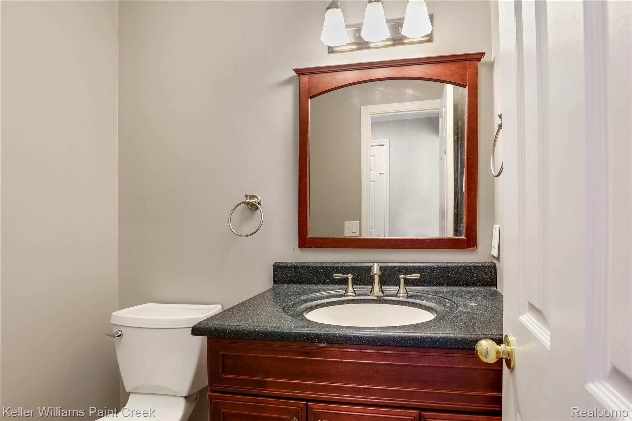 1886 Snowden Court Rochester, MI 48306 - Photo 18 of 41 Bathroom