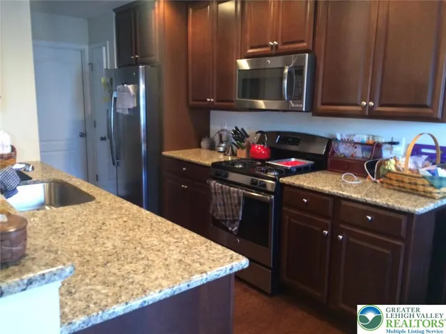 $2,275 | 5934 Valley Forge Drive, Coopersburg, PA 18036