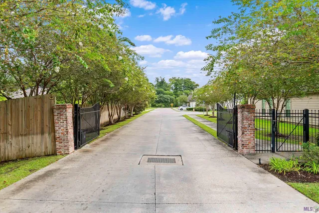 $2,400 | 7703 Ibiza Drive, Baton Rouge, LA 70820