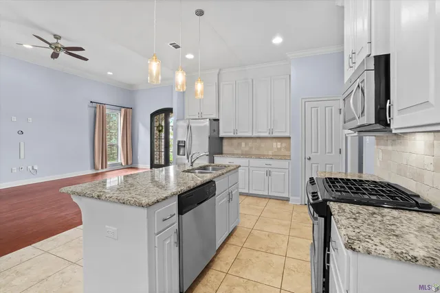 $2,400 | 7703 Ibiza Drive, Baton Rouge, LA 70820