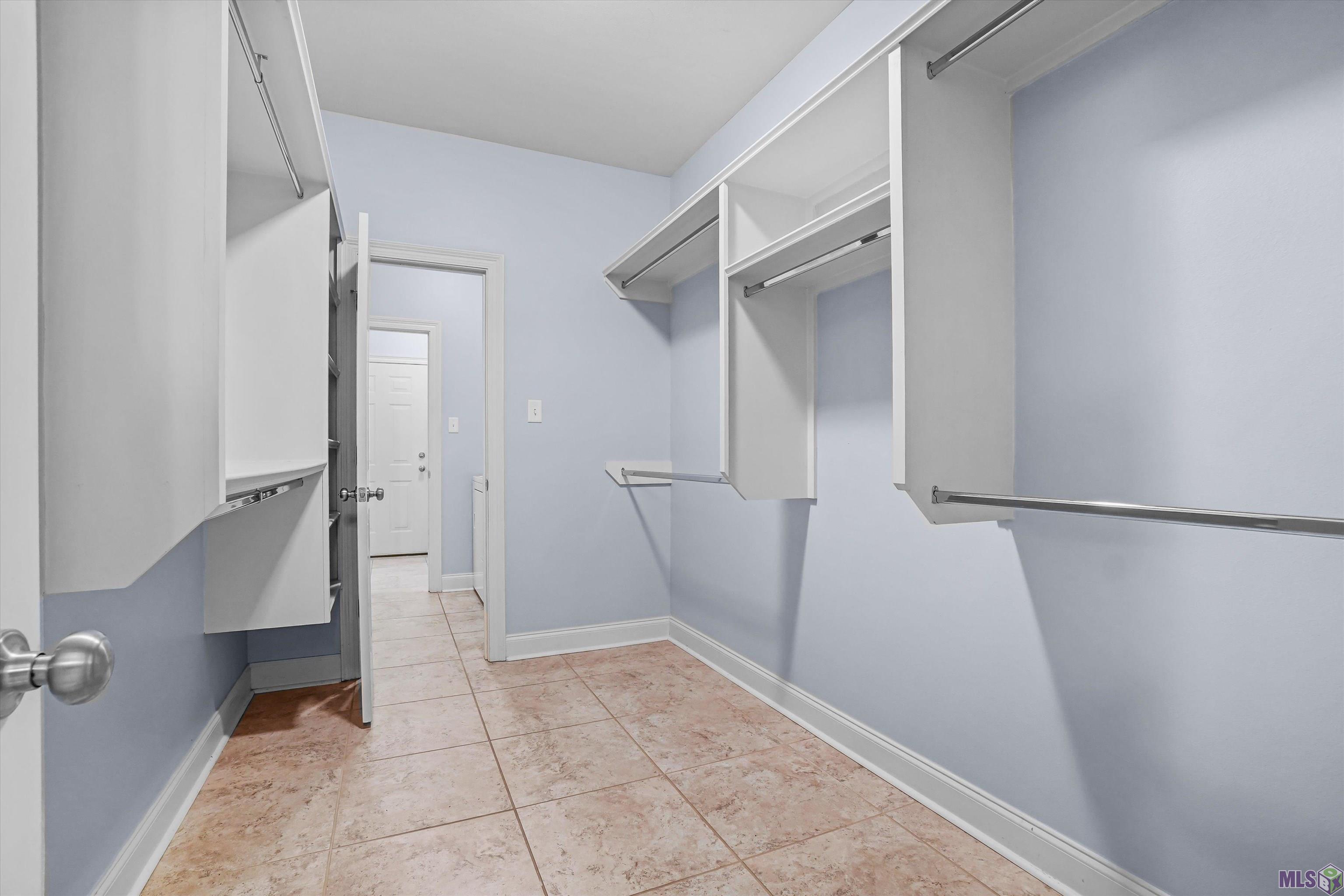 7703 Ibiza Drive Baton Rouge, LA 70820 - Photo 10 of 20 Mud room Laudry room ad Primary CLoset connect