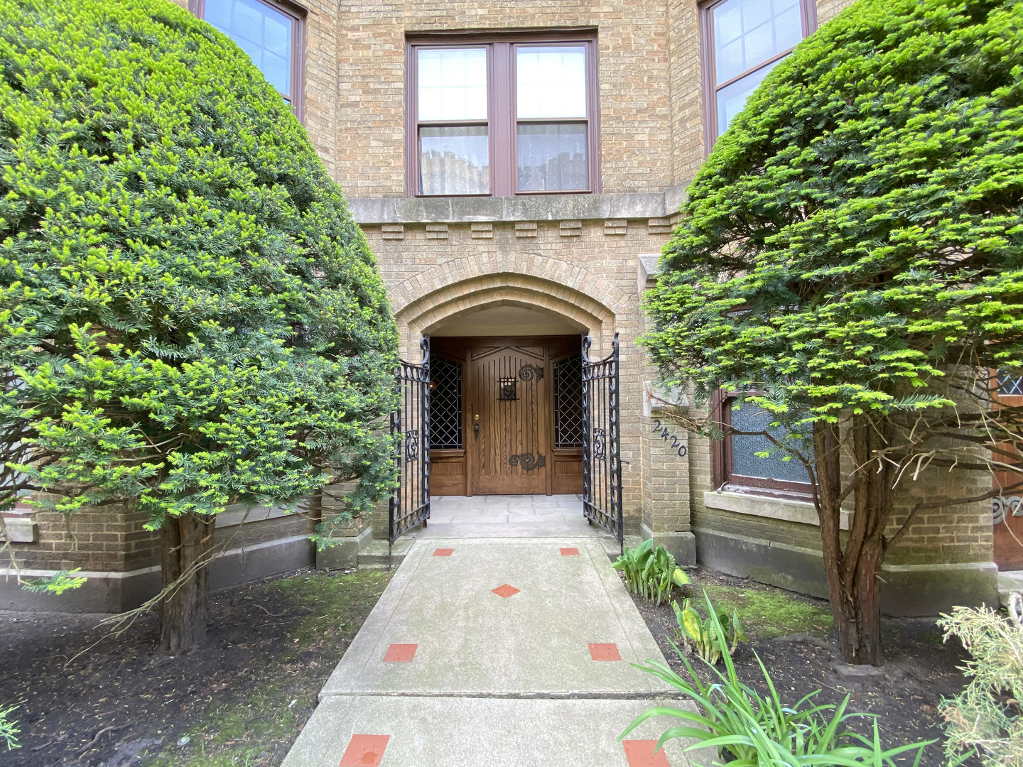 2422 West Greenleaf Avenue, Unit 1 Chicago, IL 60645 - Photo 2 of 28