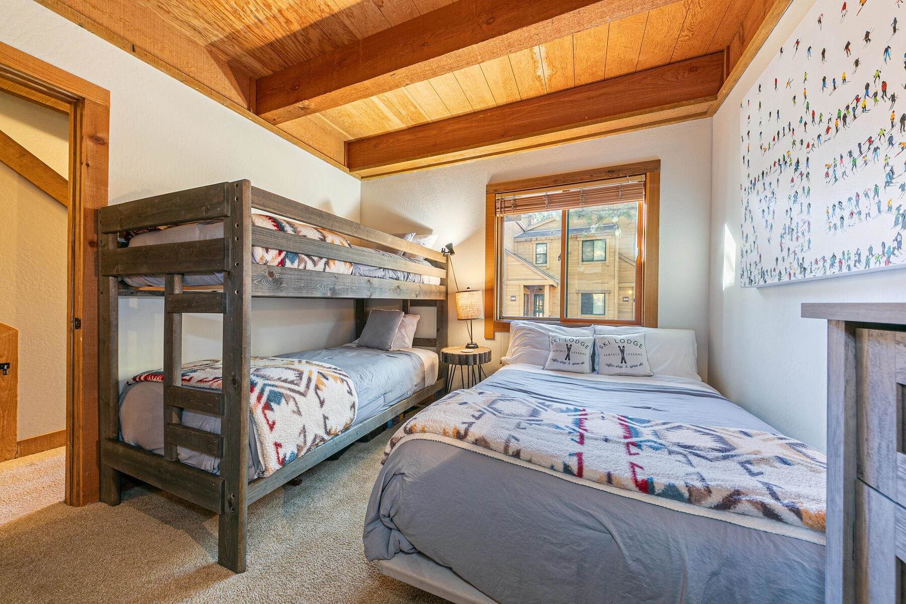 5105 Gold Bend Truckee, CA 96161 - Photo 15 of 27 a bedroom with two beds and window