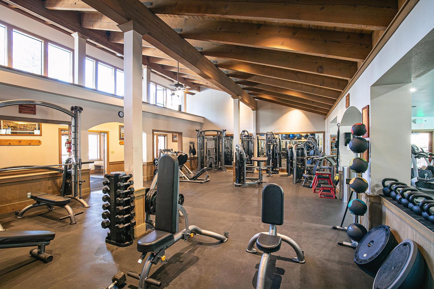 5105 Gold Bend Truckee, CA 96161 - Photo 23 of 27 a room with gym equipment