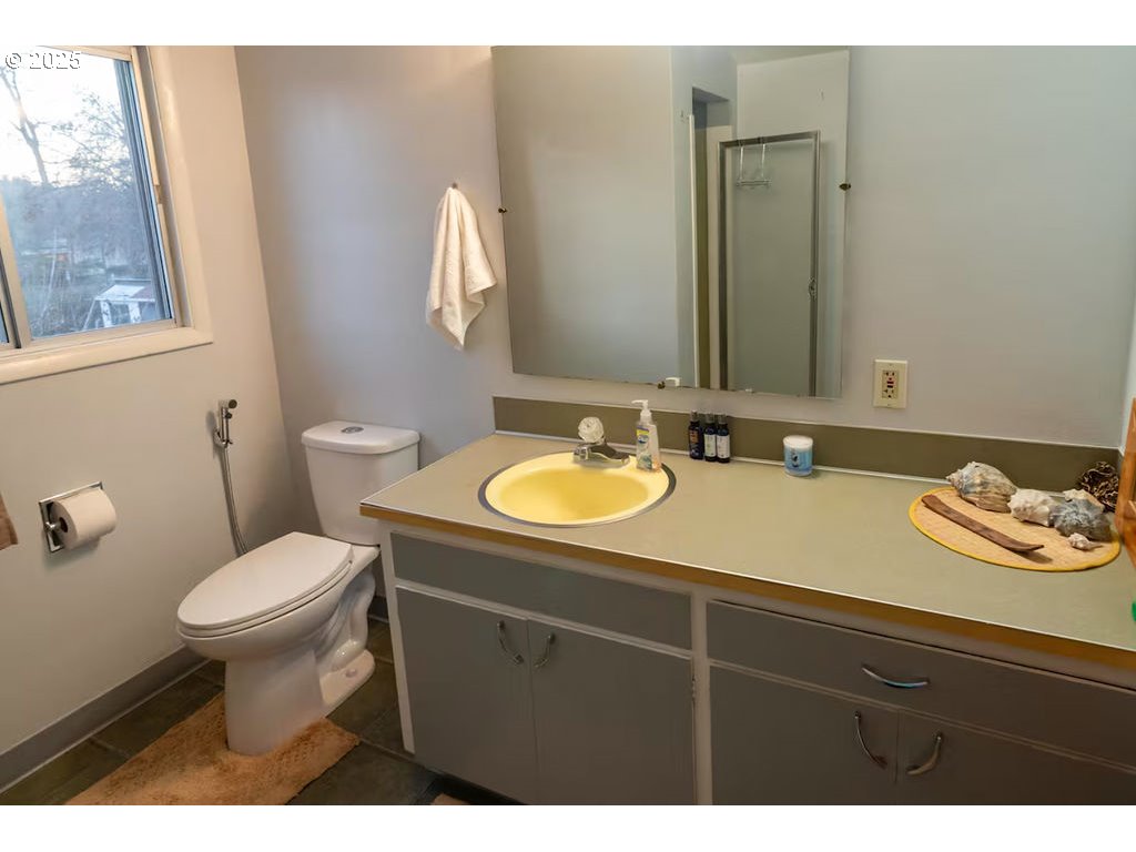 207 West D Street Springfield, OR 97477 - Photo 23 of 37