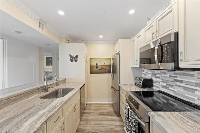 $6,000 | 555 Park Shore Drive, Unit B513, Naples, FL 34103