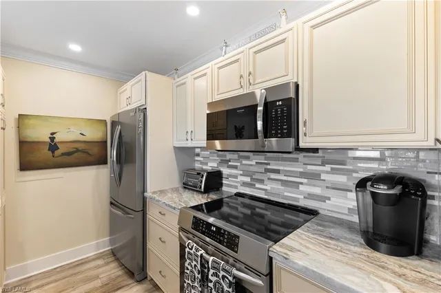 $6,000 | 555 Park Shore Drive, Unit B513, Naples, FL 34103