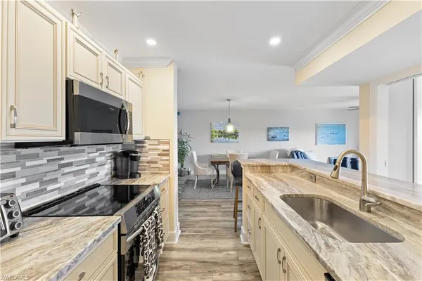 $6,000 | 555 Park Shore Drive, Unit B513, Naples, FL 34103