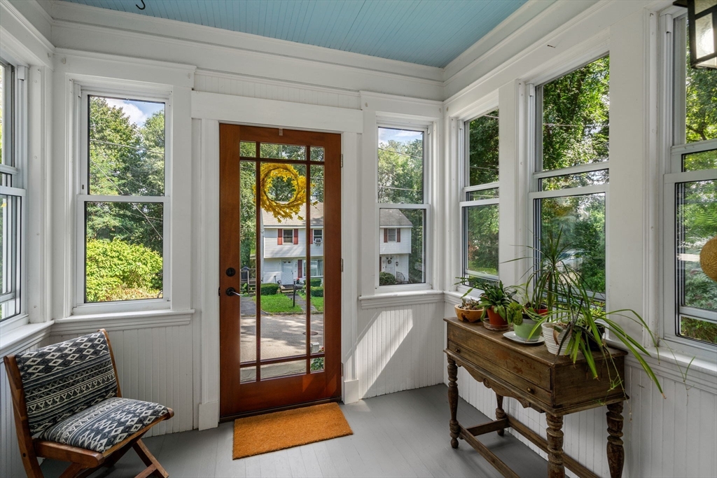 6 Rosita Road Worcester, MA 01606 - Photo 3 of 38 Gallery Image 3