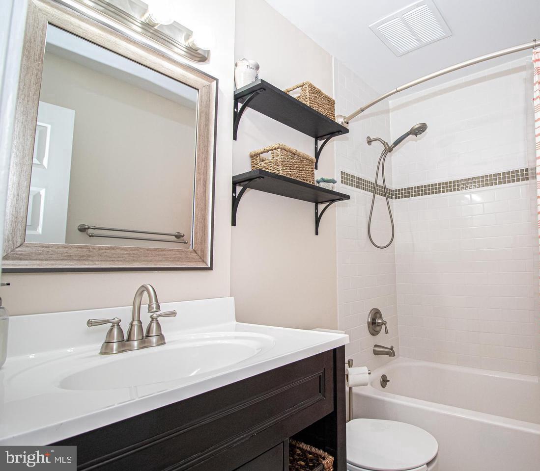 11340 Headlands Court Reston, VA 20191 - Photo 11 of 31