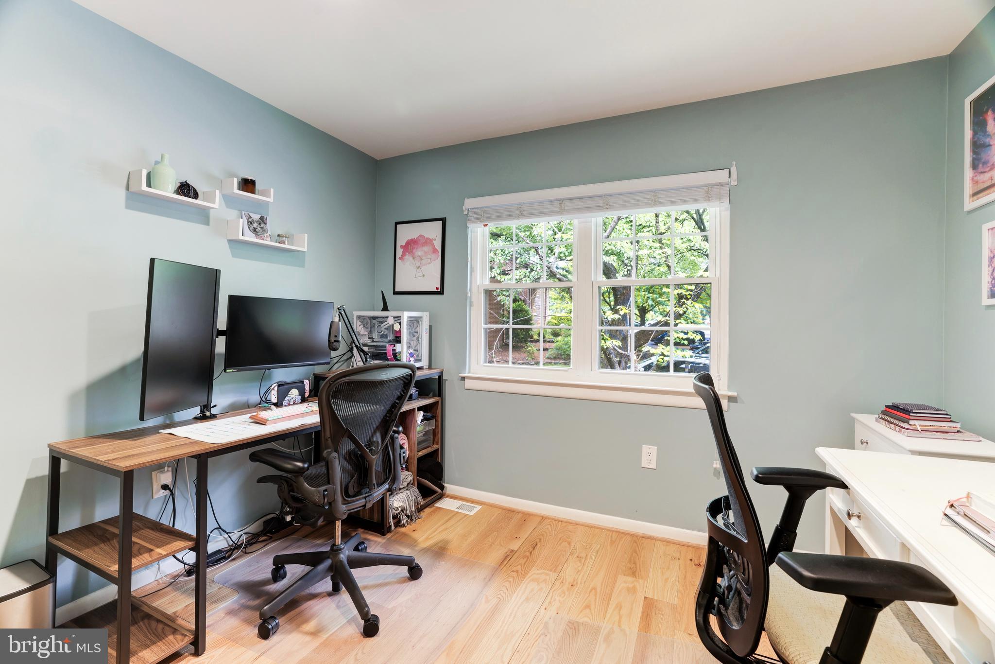 11340 Headlands Court Reston, VA 20191 - Photo 14 of 31 Bedroom 2 overlooks trees