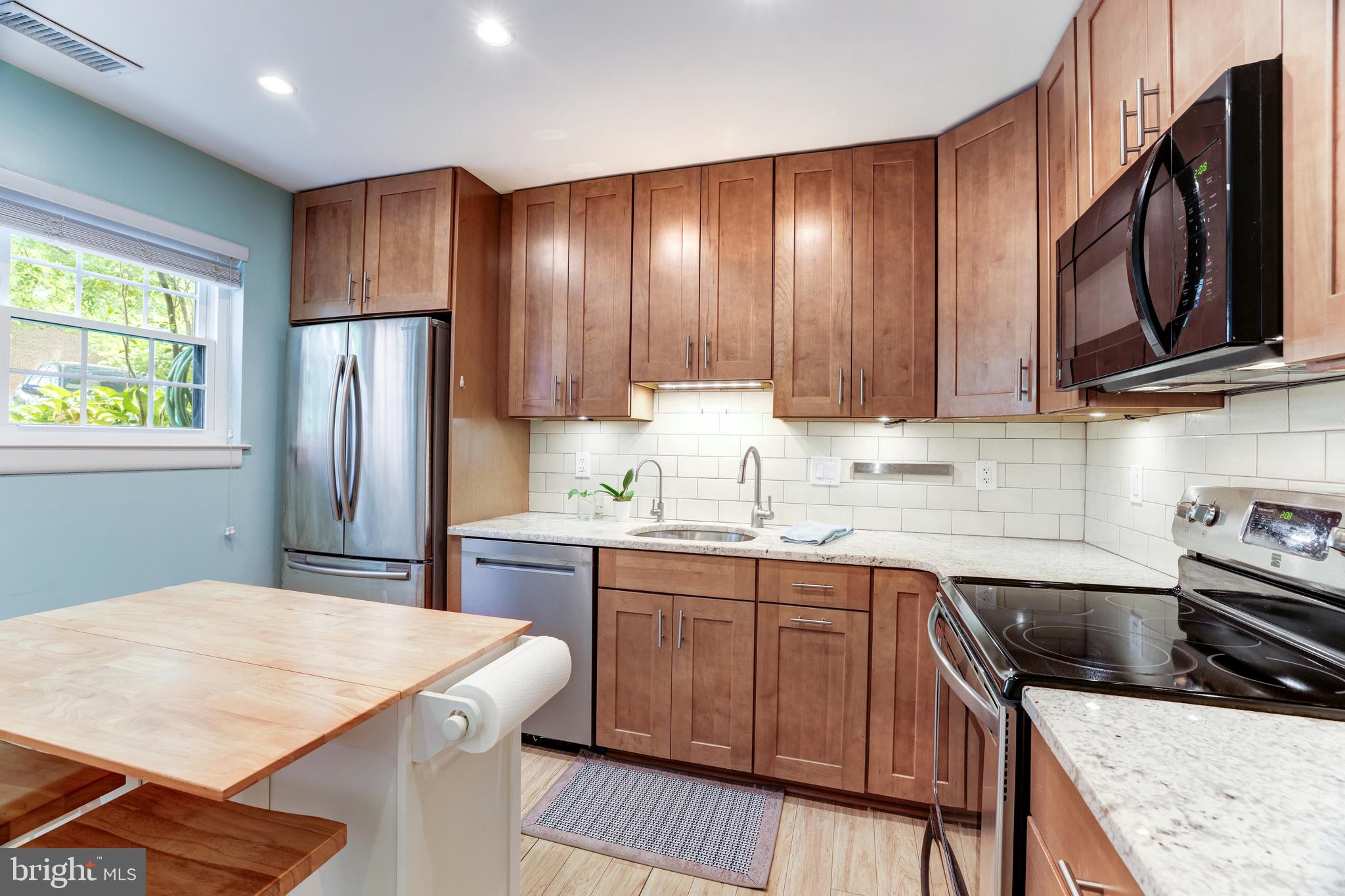 11340 Headlands Court Reston, VA 20191 - Photo 16 of 31 Beautifully renovated kitchen