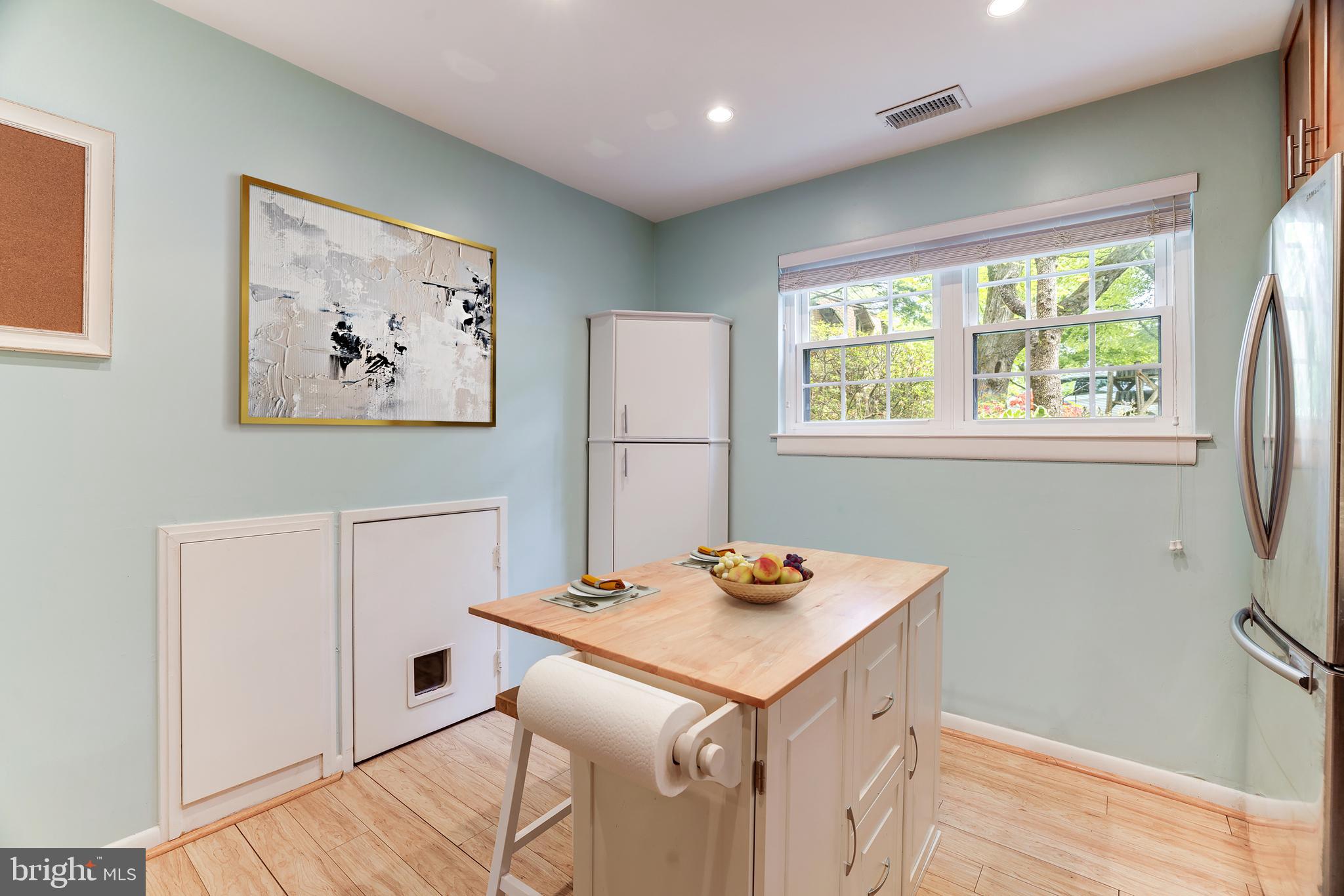 11340 Headlands Court Reston, VA 20191 - Photo 20 of 31 Movable island conveys