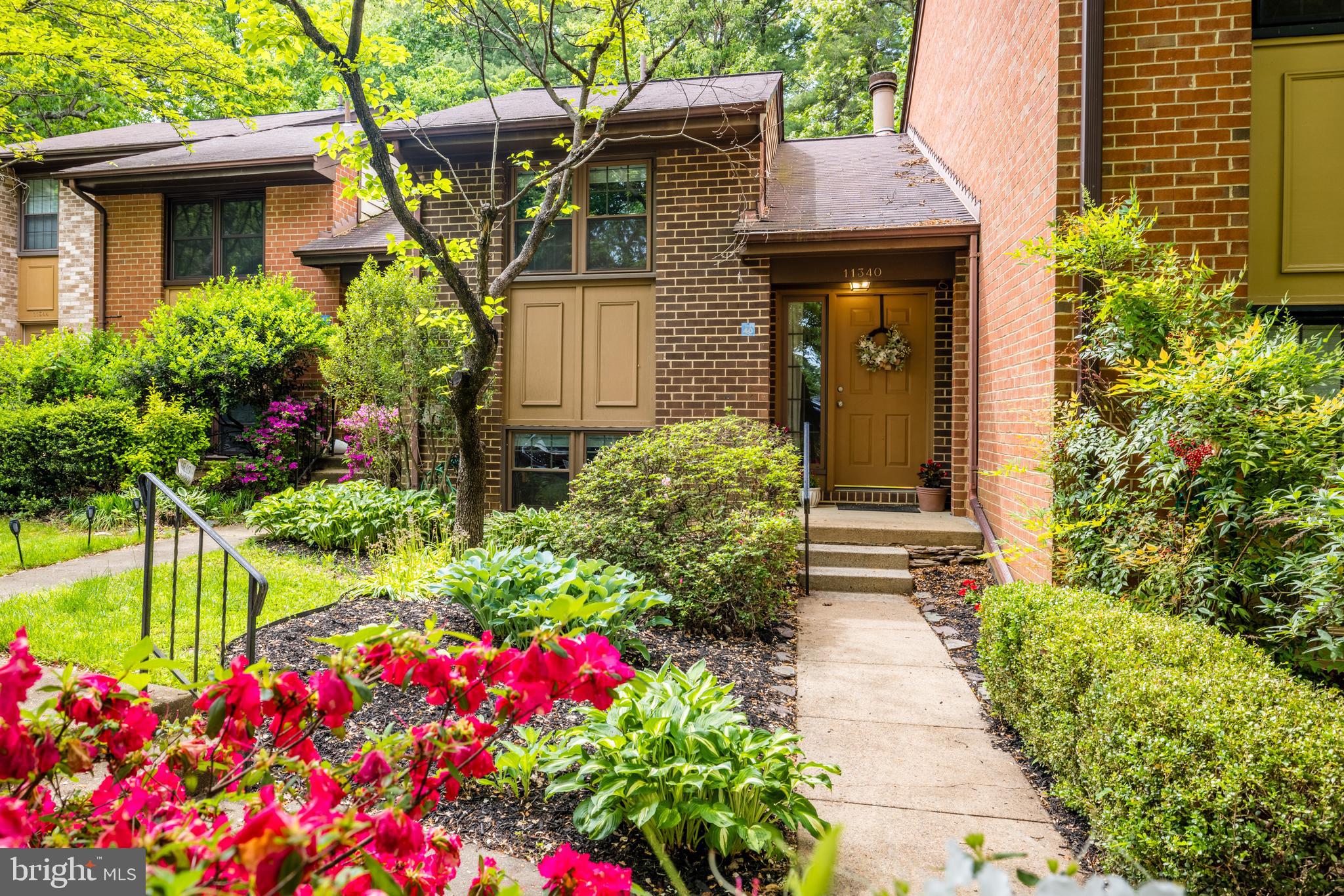 11340 Headlands Court Reston, VA 20191 - Photo 2 of 31
