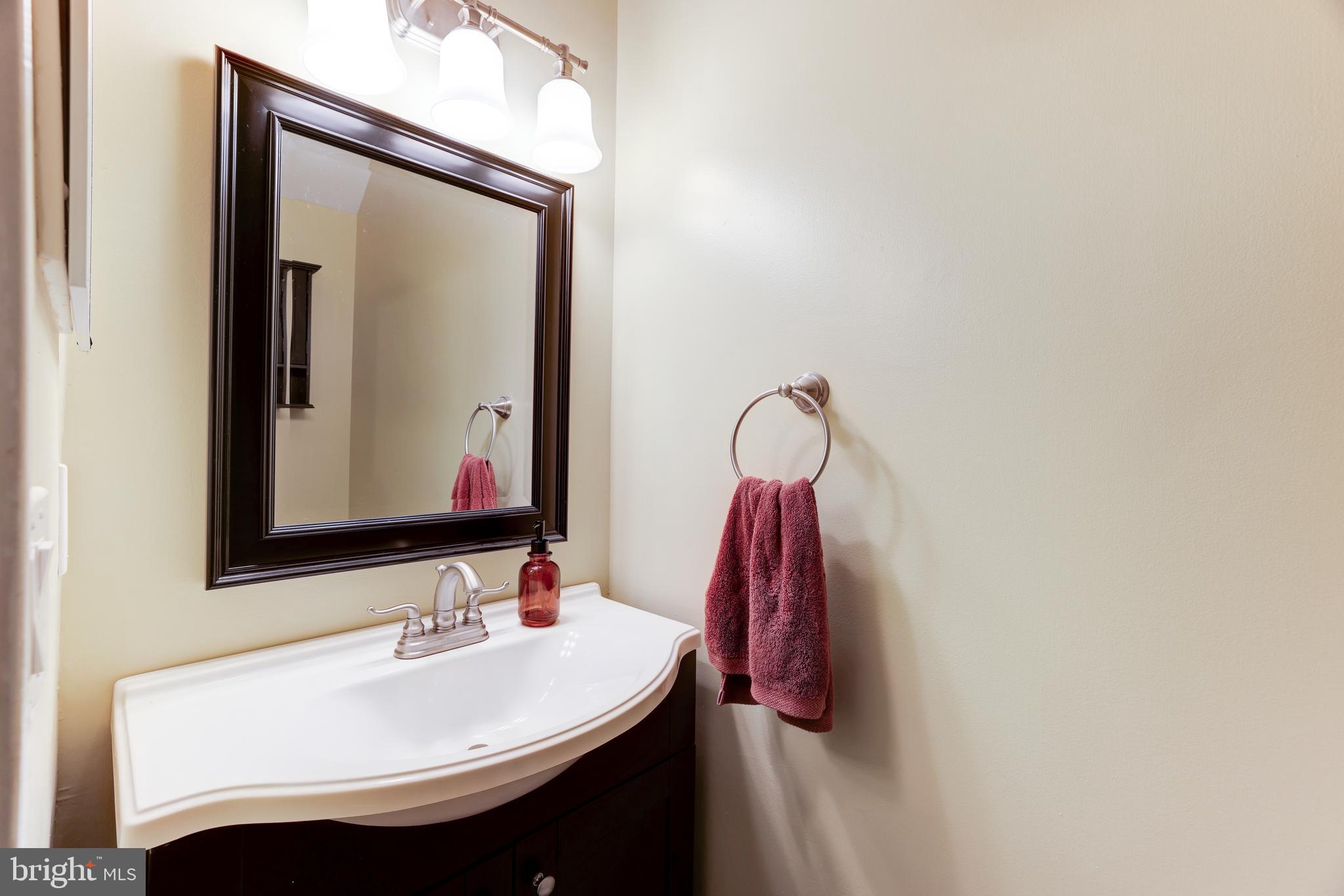 11340 Headlands Court Reston, VA 20191 - Photo 25 of 31 Powder room off living room