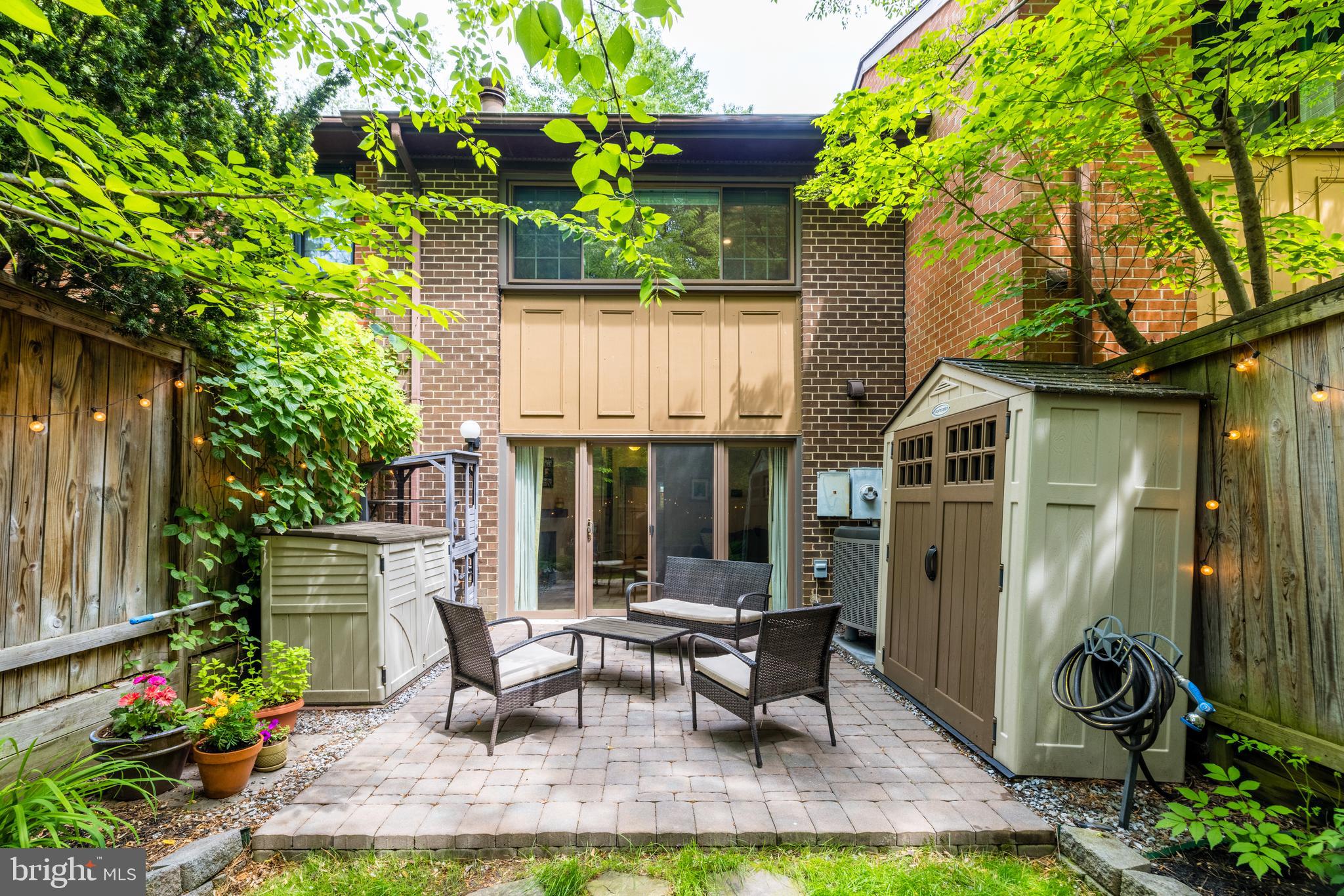 11340 Headlands Court Reston, VA 20191 - Photo 30 of 31 Great for entertaining!