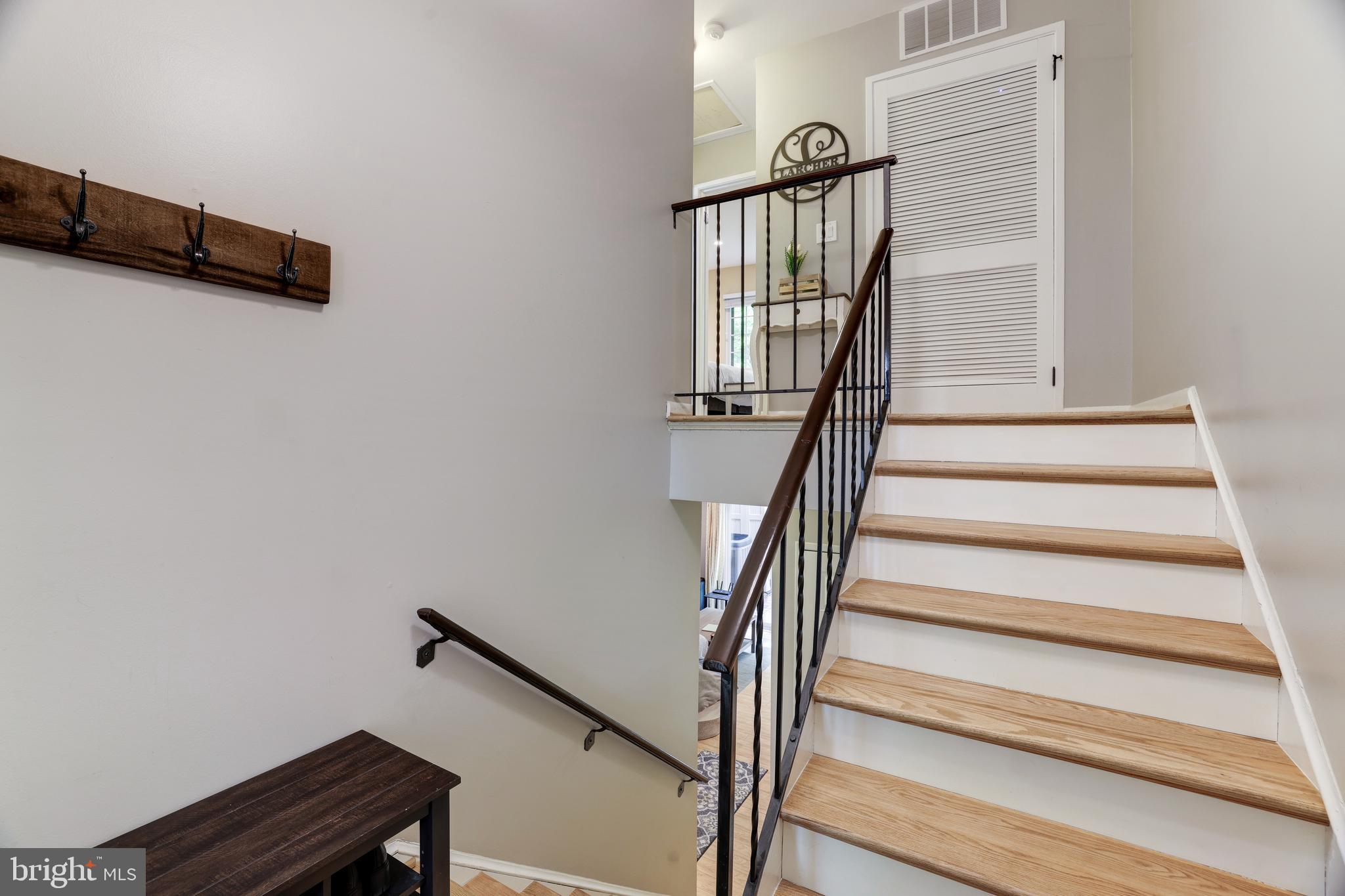 11340 Headlands Court Reston, VA 20191 - Photo 5 of 31 Foyer view heading upstairs