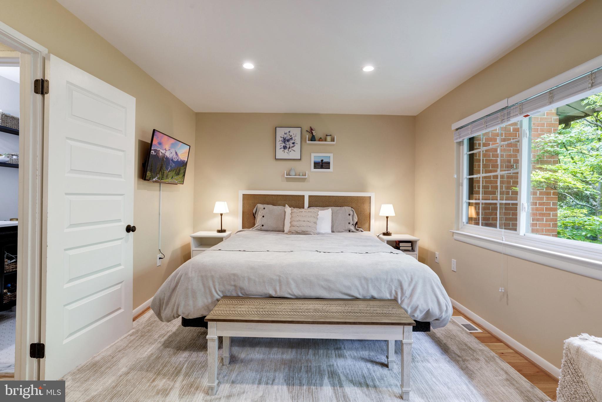 11340 Headlands Court Reston, VA 20191 - Photo 6 of 31 Primary bedroom with updated hardwood flooring