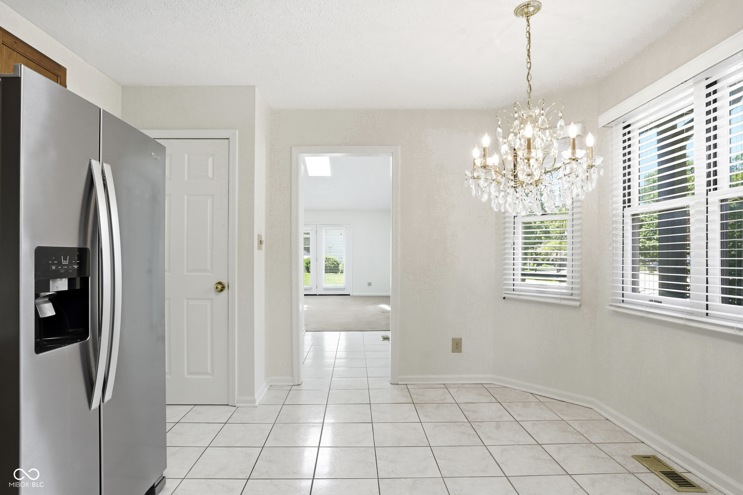 5201 Greenwillow Road Indianapolis, IN 46226 - Photo 6 of 31