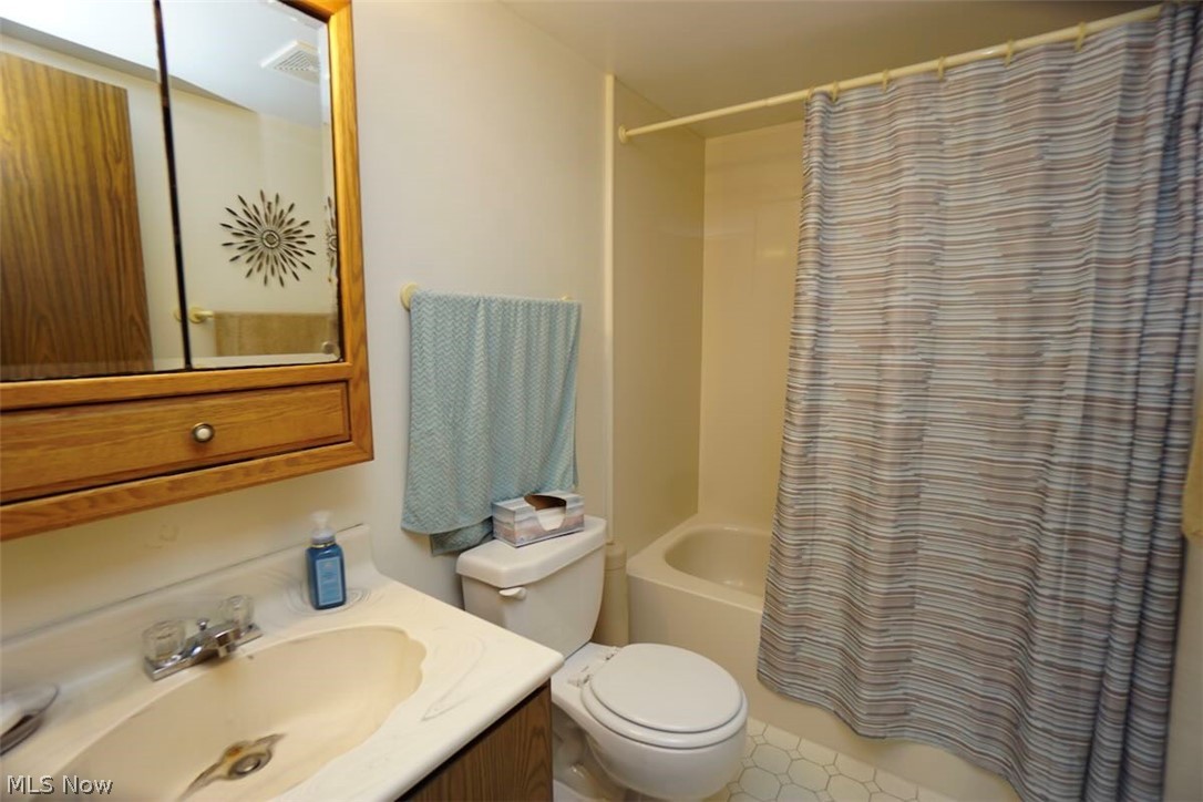 5875 Trumbull Road Geneva, OH 44041 - Photo 13 of 33