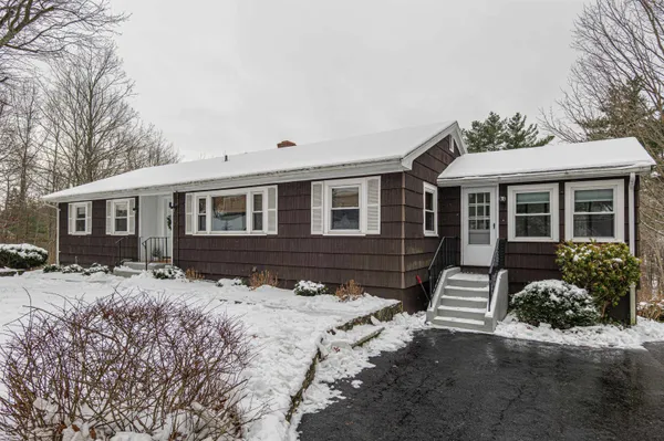 $575,000 | 5 Maple Avenue, Atkinson, NH 03811