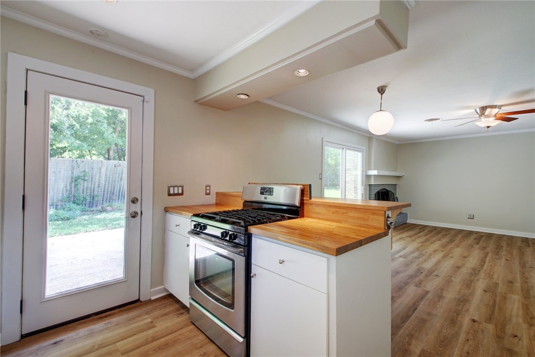 900 Aurora Circle Austin, TX 78757 - Photo 10 of 22