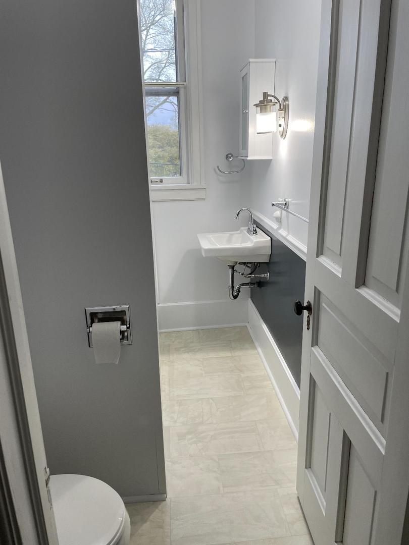 718 Columbus Street Ottawa, IL 61350 - Photo 13 of 23 a bathroom with a sink toilet and tub