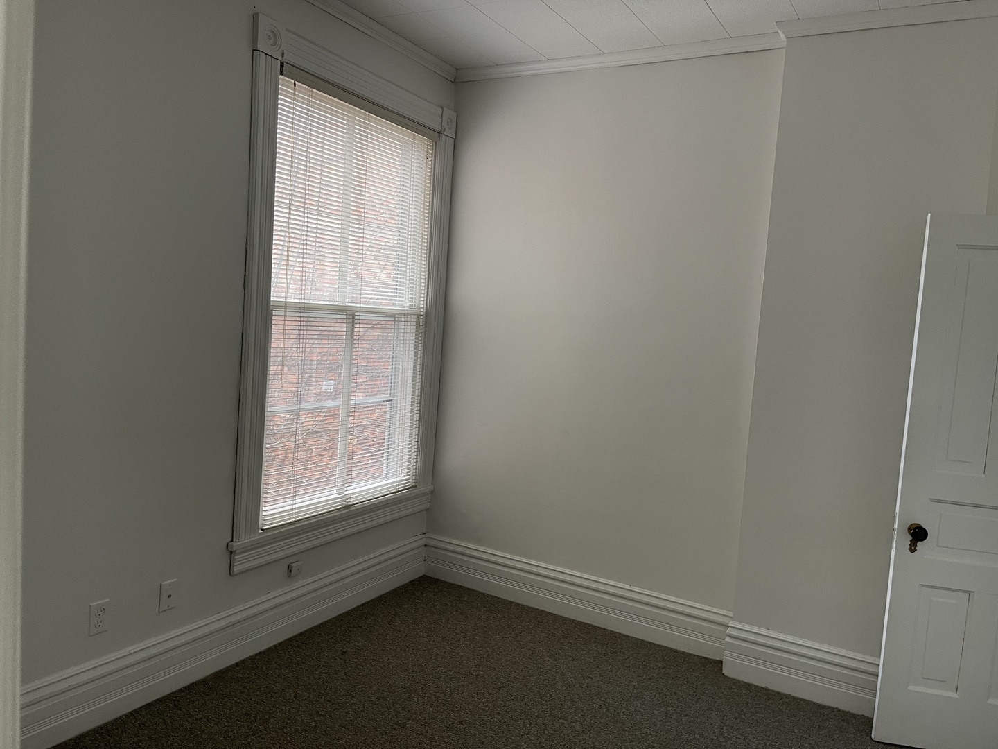 718 Columbus Street Ottawa, IL 61350 - Photo 20 of 23 an empty room with a window