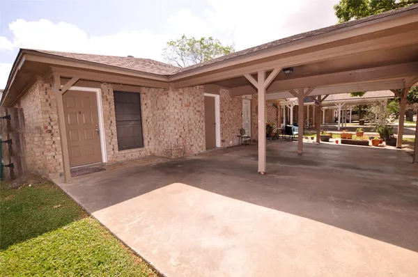 $1,250 | 5511 Cripple Brook Court, Houston, TX 77017