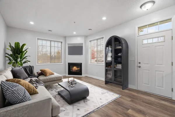 $307,700 | 4611 Blaine Avenue, Unit 1308, Inver Grove Heights, MN 55076