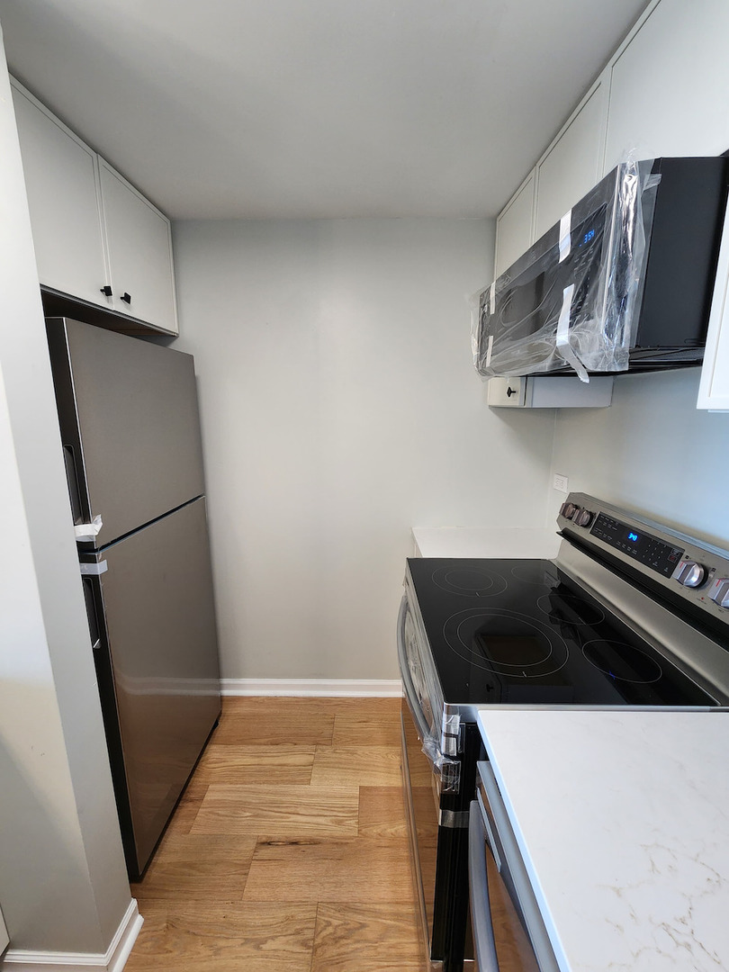 2015 South Finley Road, Unit 900 Lombard, IL 60148 - Photo 6 of 15