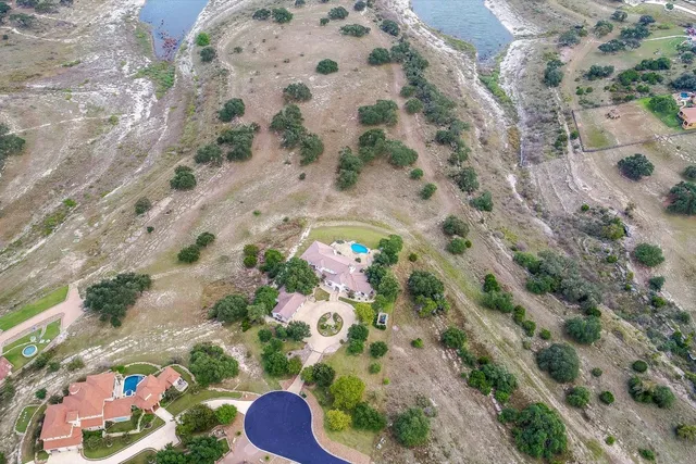 a view of entryway with outdoor area