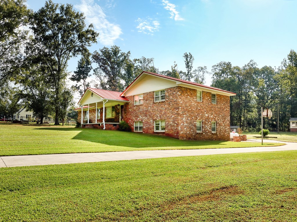 208 Old Wingert Road Greenwood, SC 29649 - Photo 4 of 48 Gallery Image 4