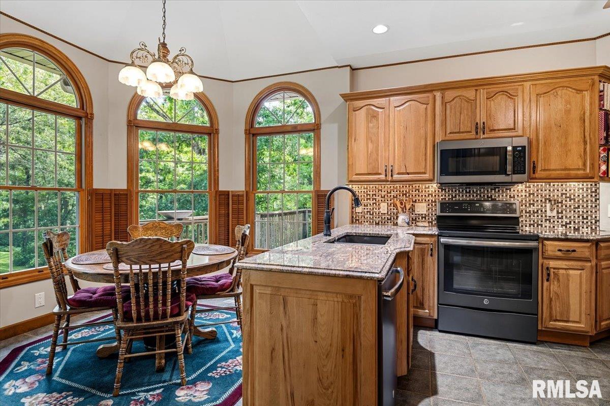 49 Woodland Trail Rochester, IL 62563 - Photo 16 of 98