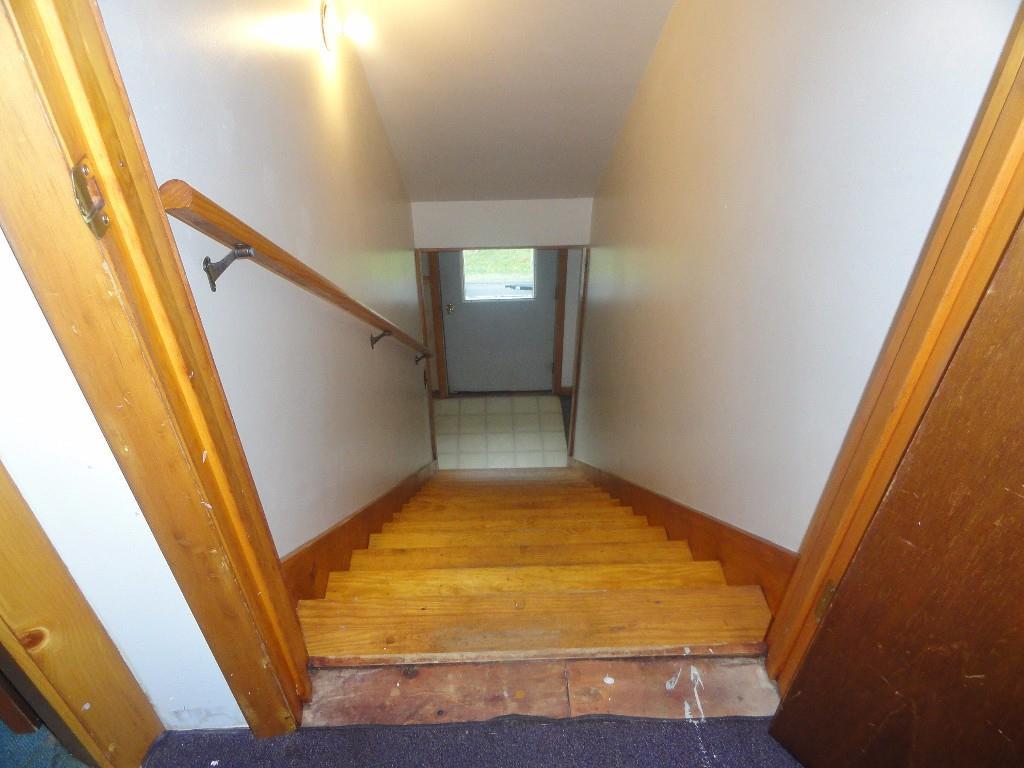 641 Mill Hill Road Waterford, ME 04088 - Photo 29 of 32 Enclosed stairway in center house